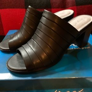 Easy Street Womens Sandals Brand New Size 9